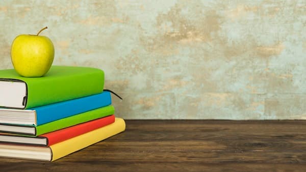 فيديو.. كيف أدت طالبة توجيهي من نابلس امتحان الفيزياء؟