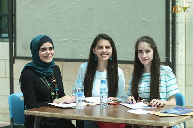 ما رأي الطلبة الجدد بأجواء التسجيل في جامعة النجاح؟
