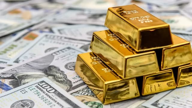 أسعار الذهب تكسر ذروة الـ3500 وتعاود التراجع