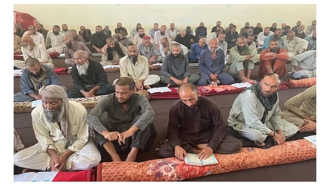 أفغان ضحايا الإدمان.. إرث أميركي تعالجه طالبان بالقرآن