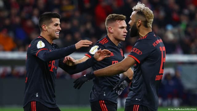 بايرن ولايبزيغ يتأهلان بسهولة لربع نهائي كأس ألمانيا
